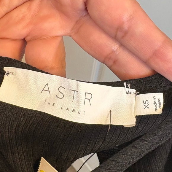 ASTR The Label NWT Short Sleeve Cross Back Bodysuit In Black XS Crew Neck - Picture 3 of 6